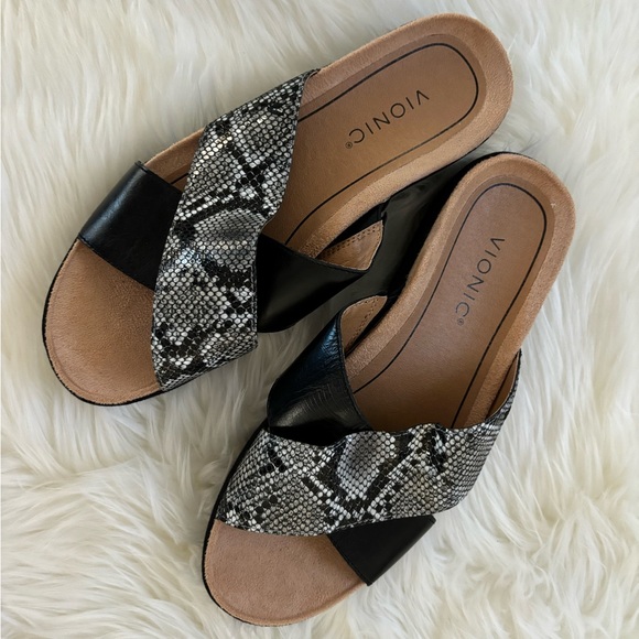 Vionic snake skin sandals - Picture 1 of 3
